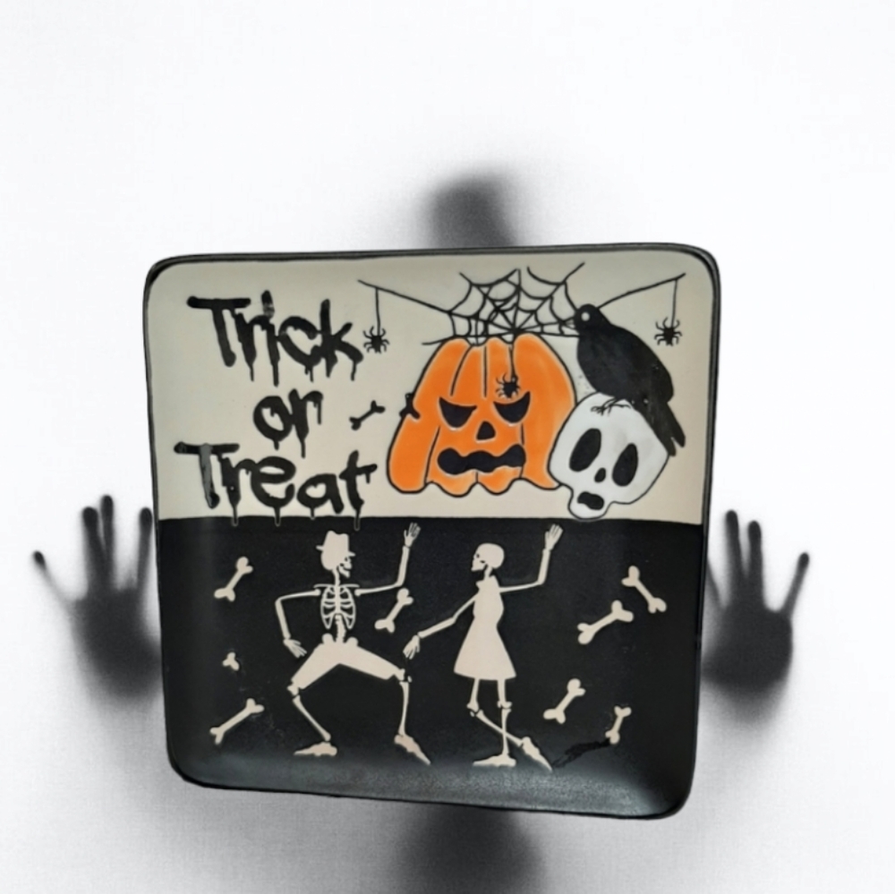 **SPECTRUM Trick or Treat 8" Stoneware Square Plate (1 plate)